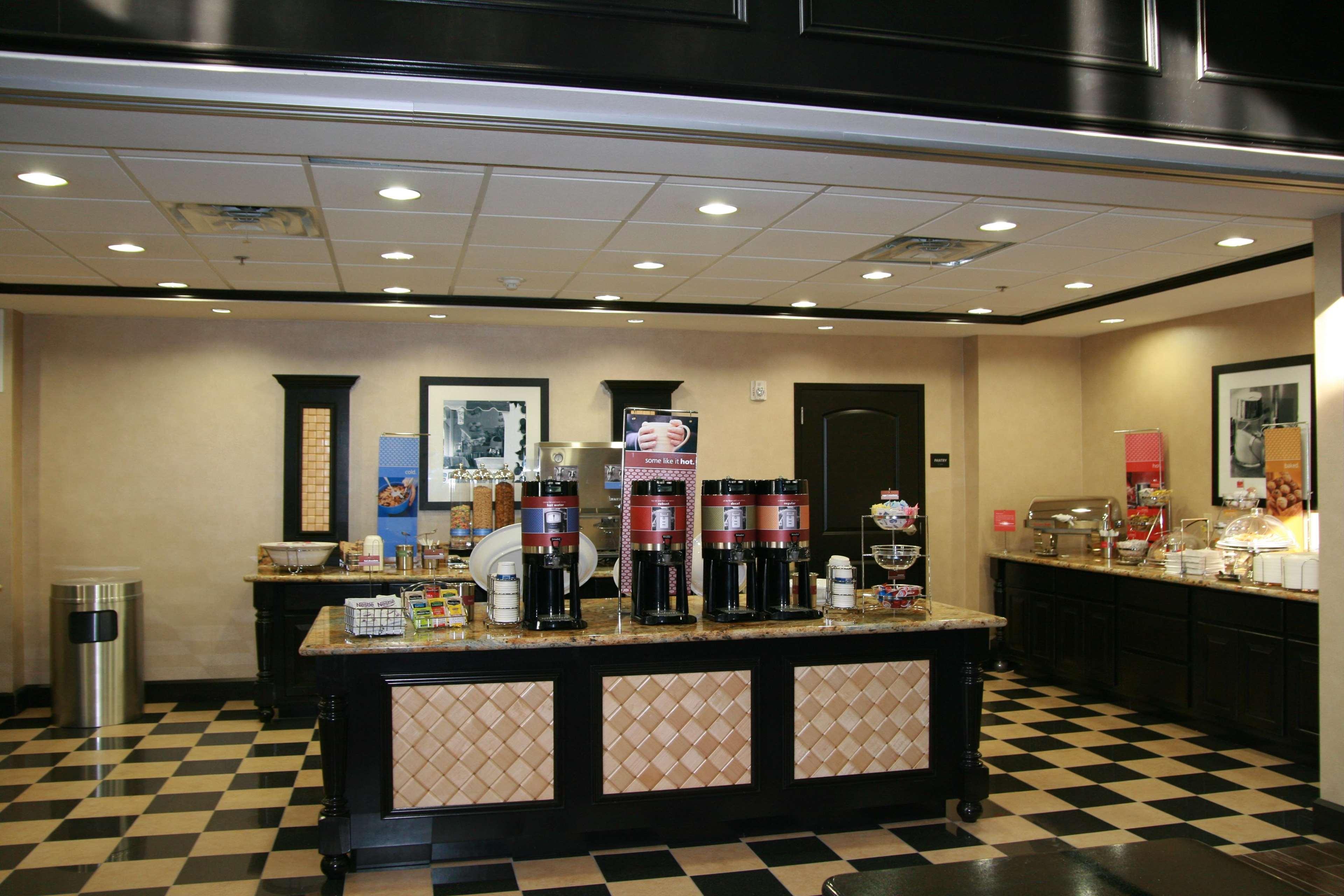 Hampton Inn & Suites Декейтер Ресторан фото